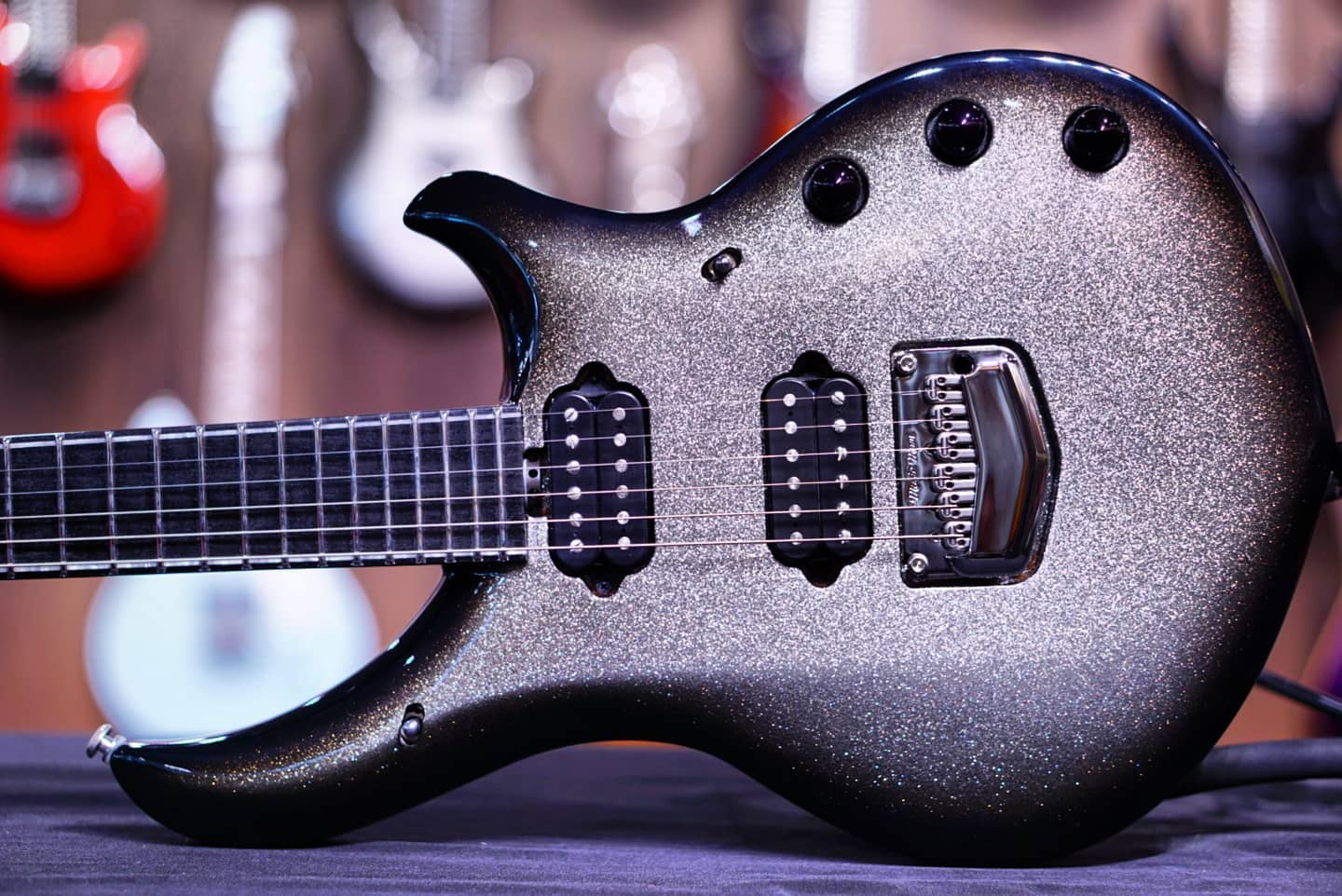 Musicman Majesty charred silver BFR.
120pcs...
