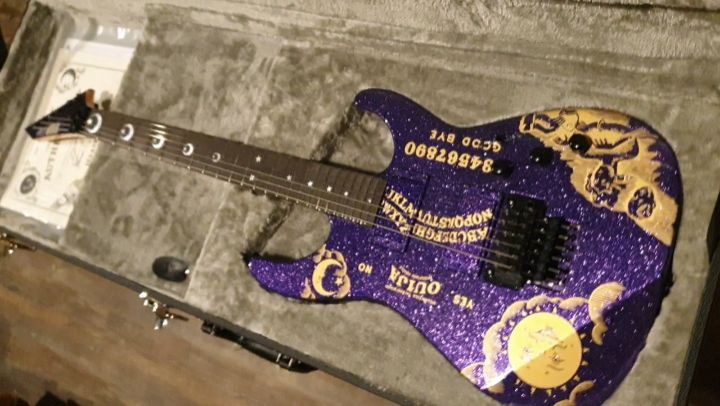 ESP Kirk Hammett Ouija.<br />
Hanya...
