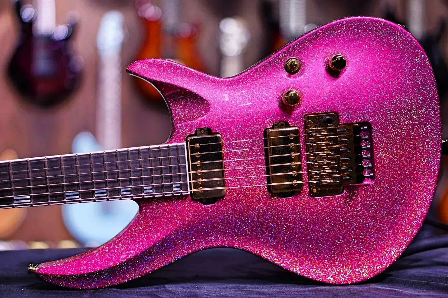 ??Twinkle pink??<br />
Hiendguitar special run...