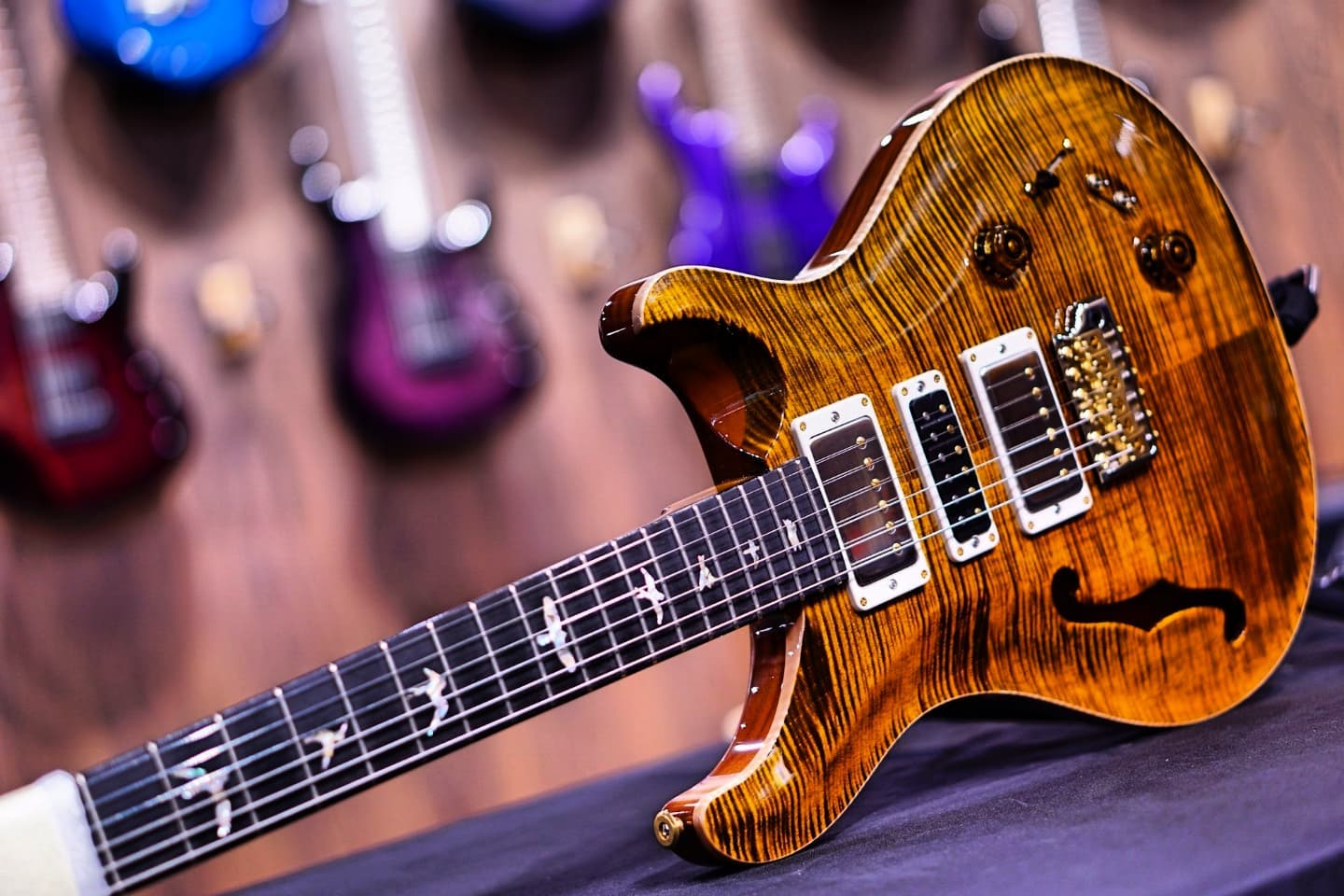 PRS Special 22 Semi-hollow wood...