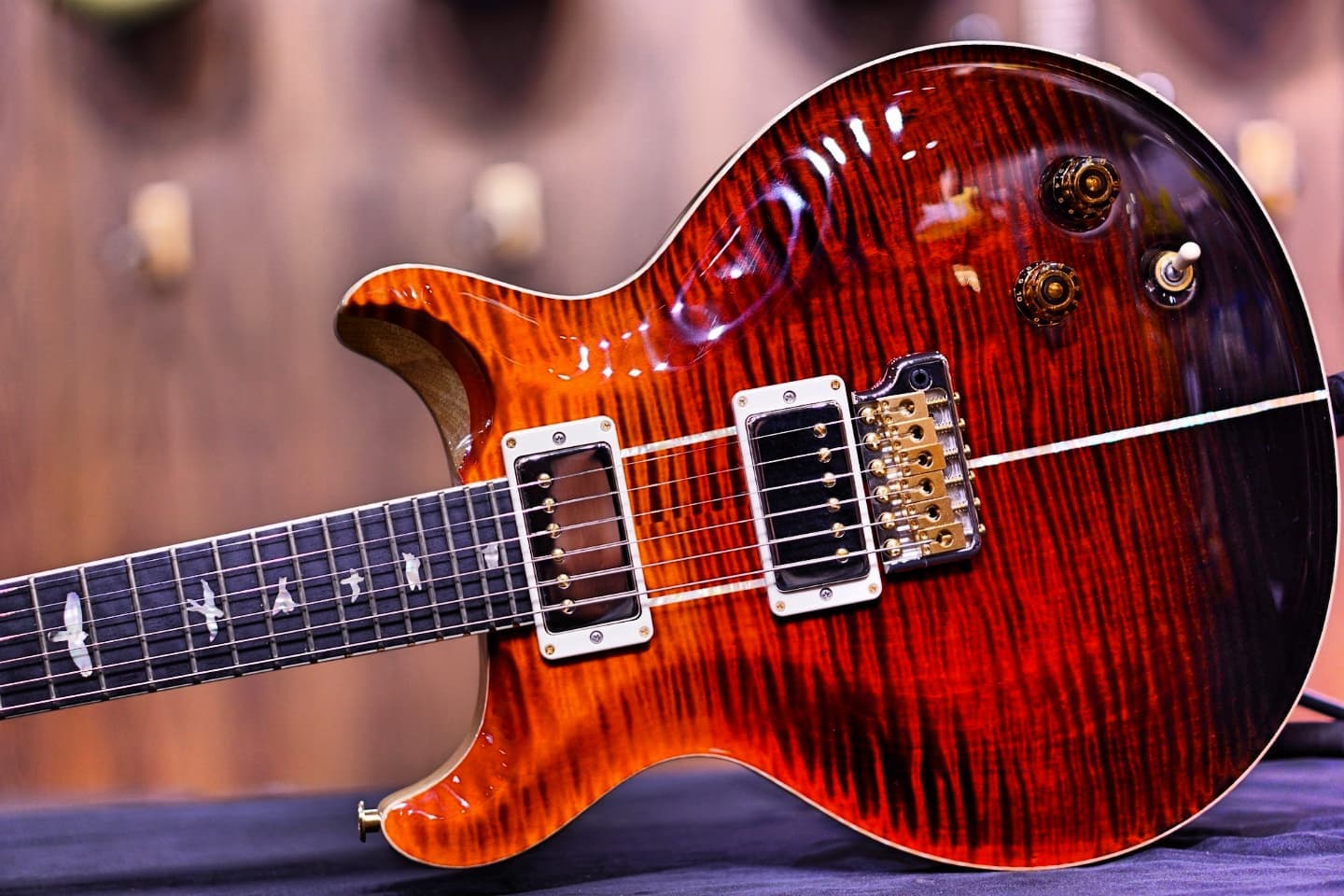 PRS Santana wood library<br />
Korina...