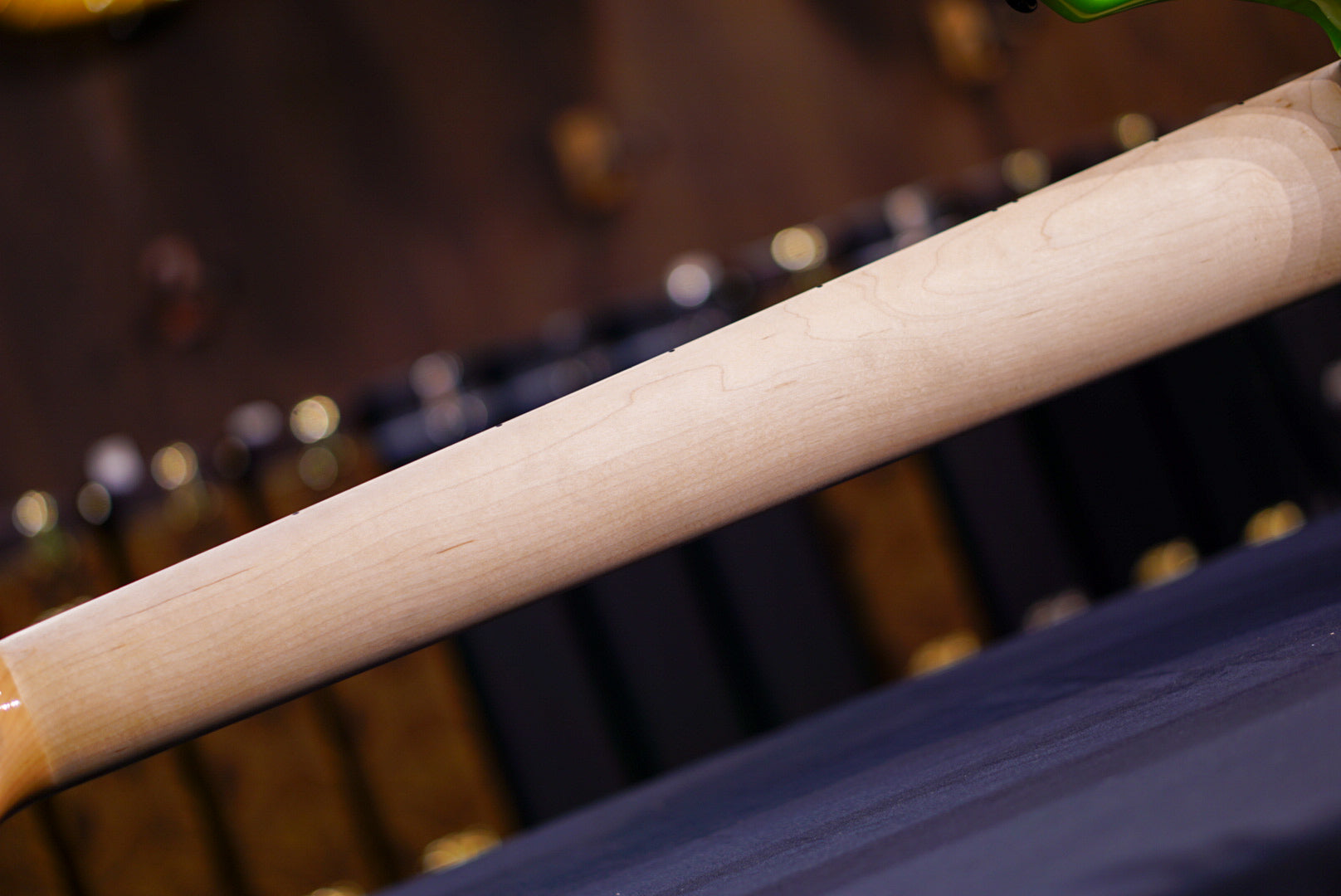 Ernie Ball Music Man Bongo Bass 6 HH Mantis Green K04432