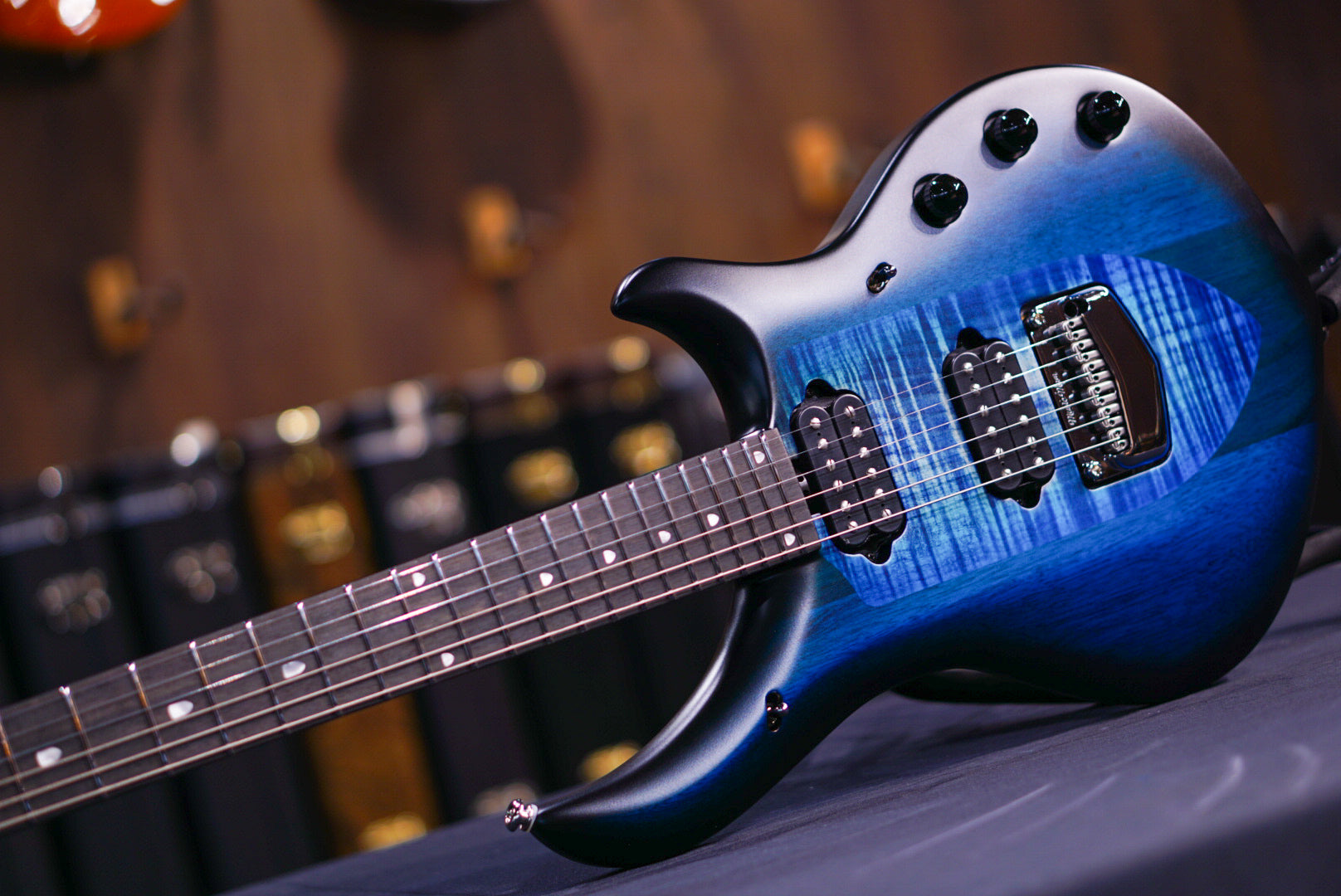 Ernie Ball Music Man MAJESTY 6 BLUE STEEL M018537
