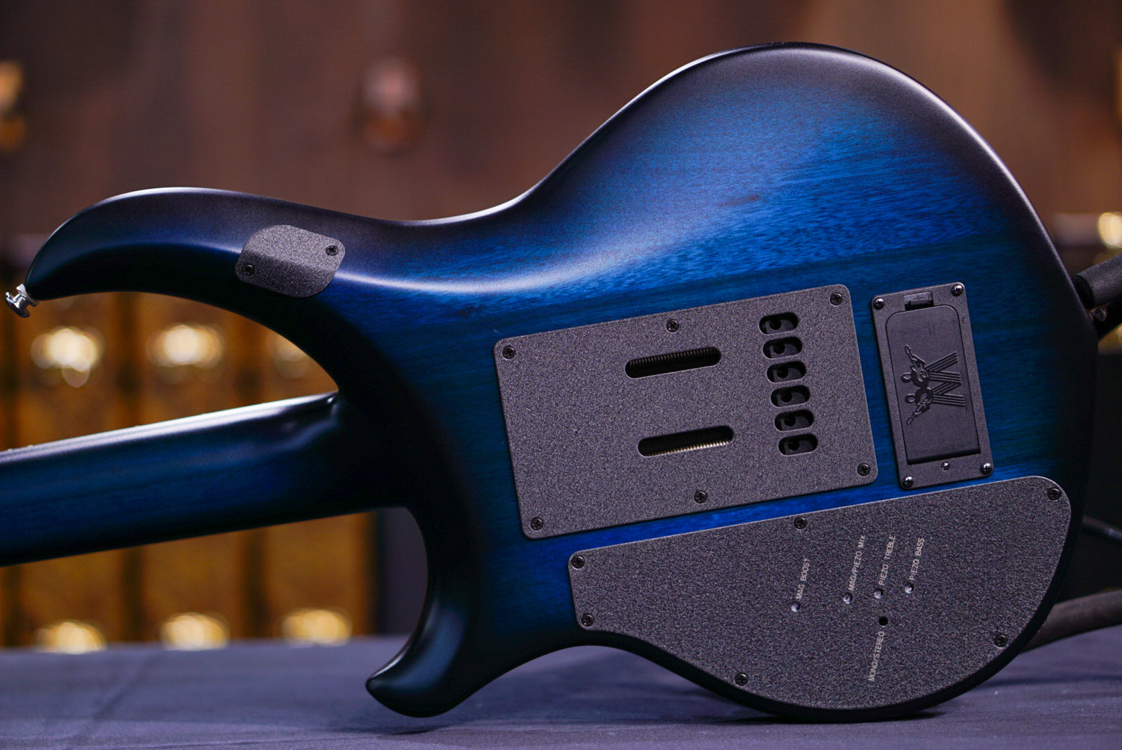 Ernie Ball Music Man MAJESTY 6 BLUE STEEL M018537