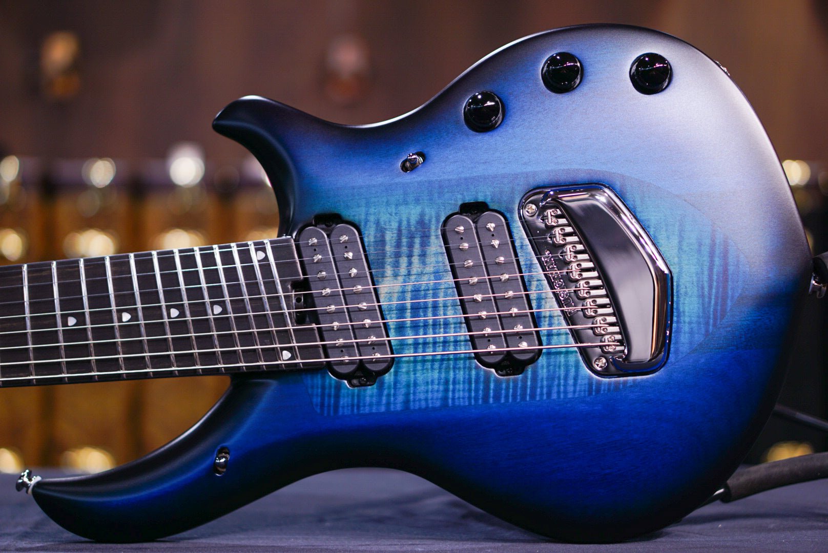 Ernie Ball Music Man MAJESTY 8 BLUE SILK M018462