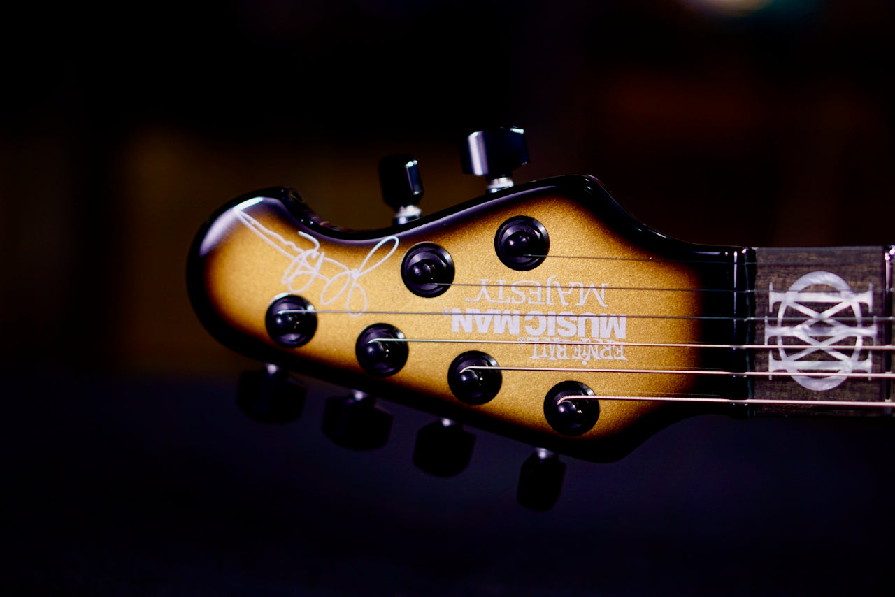Ernie Ball Music Man Majesty 6 Gold Eclipse M019365