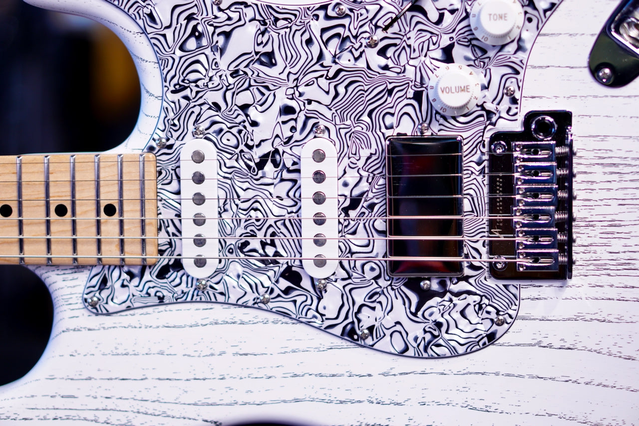 Tom Anderson Icon Classic Satin Organic Grain White with Black * 12-13-25P *