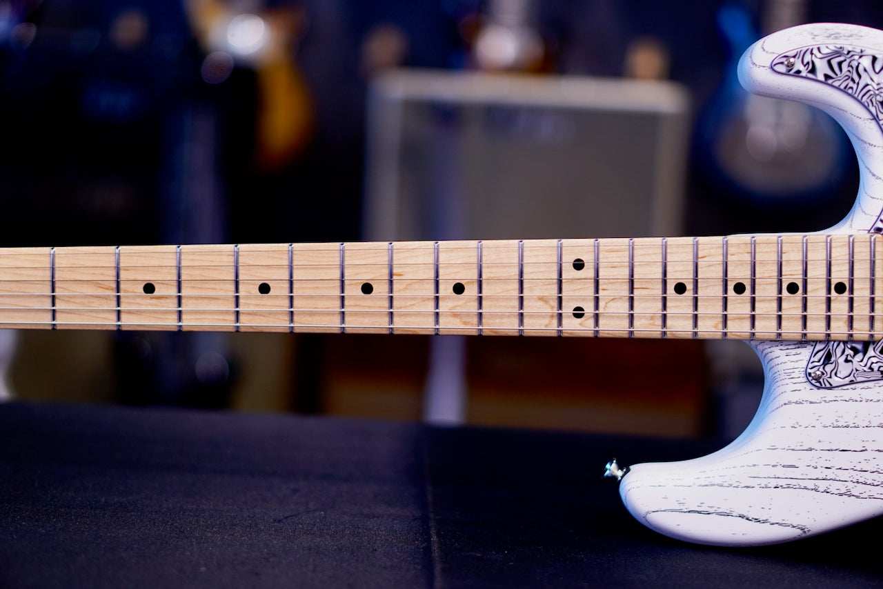 Tom Anderson Icon Classic Satin Organic Grain White with Black * 12-13-25P *