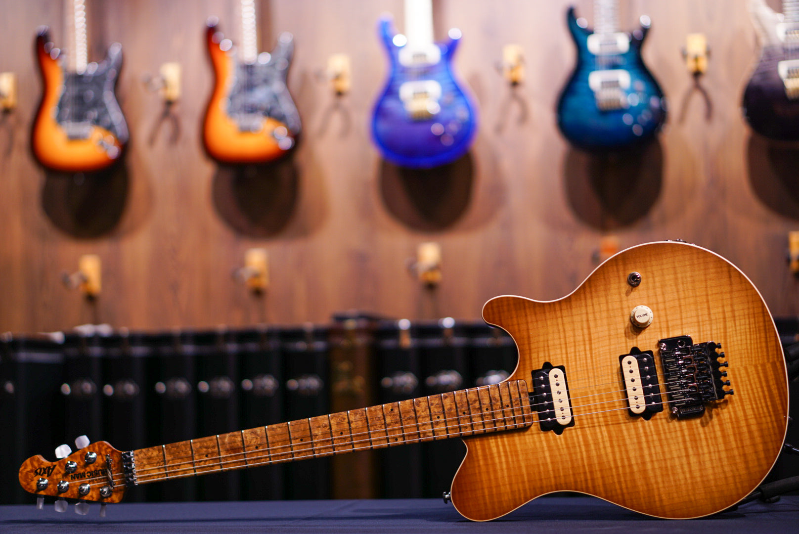 Ernie Ball Music Man Axis Honey Pot Flame H04351