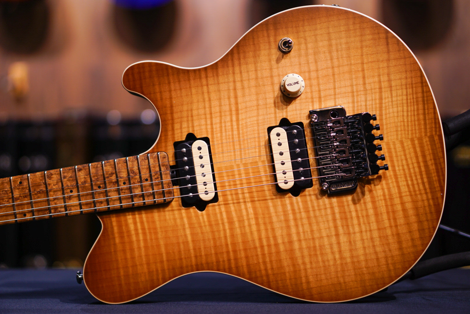 Ernie Ball Music Man Axis Honey Pot Flame H04351