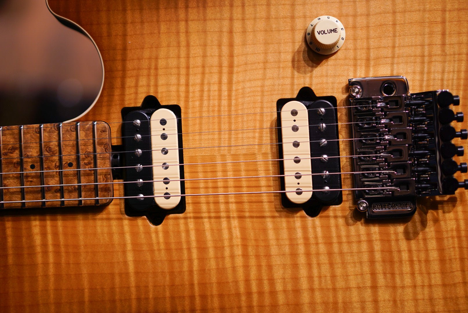 Ernie Ball Music Man Axis Honey Pot Flame H04351