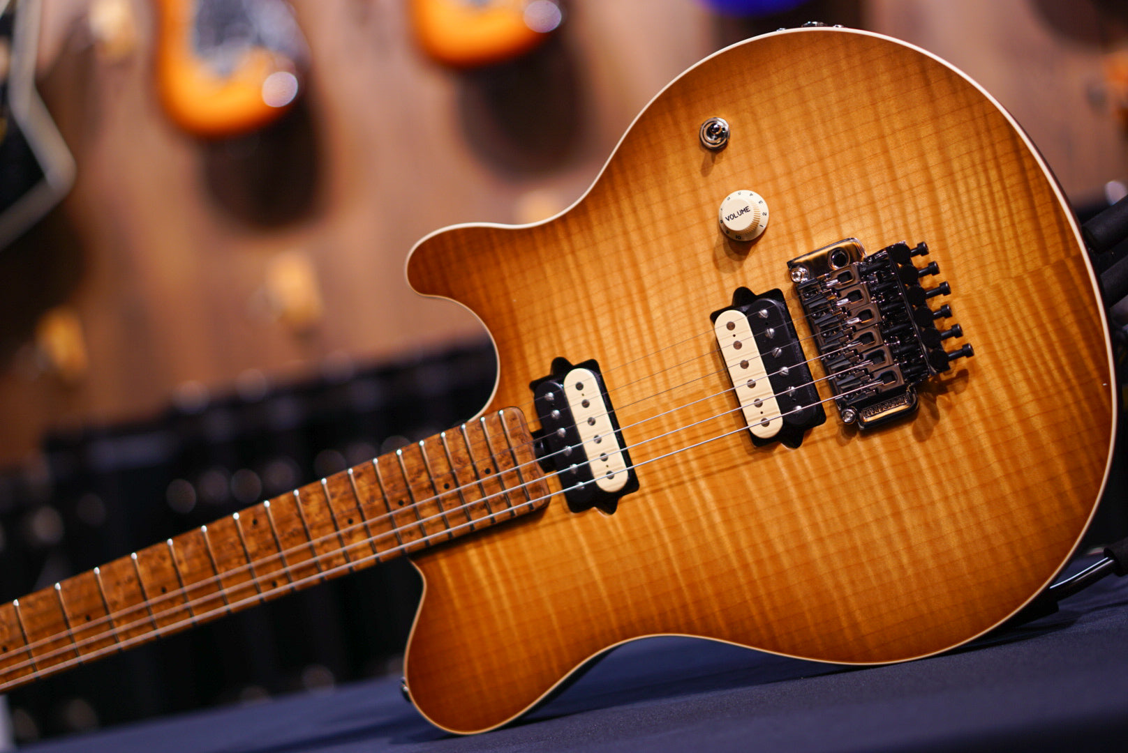 Ernie Ball Music Man Axis Honey Pot Flame H04351