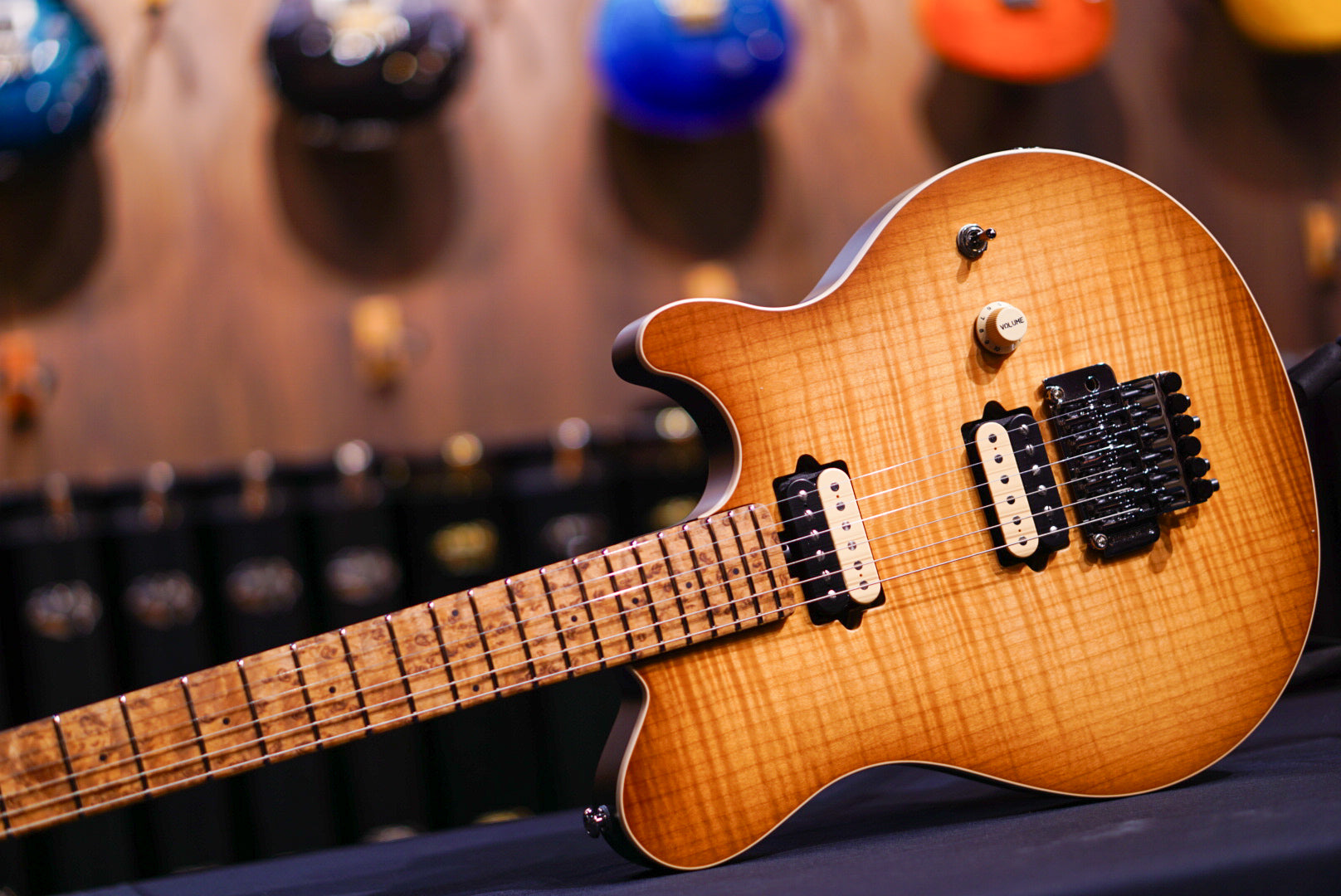 Ernie Ball Music Man Axis Honey Pot Flame H04351