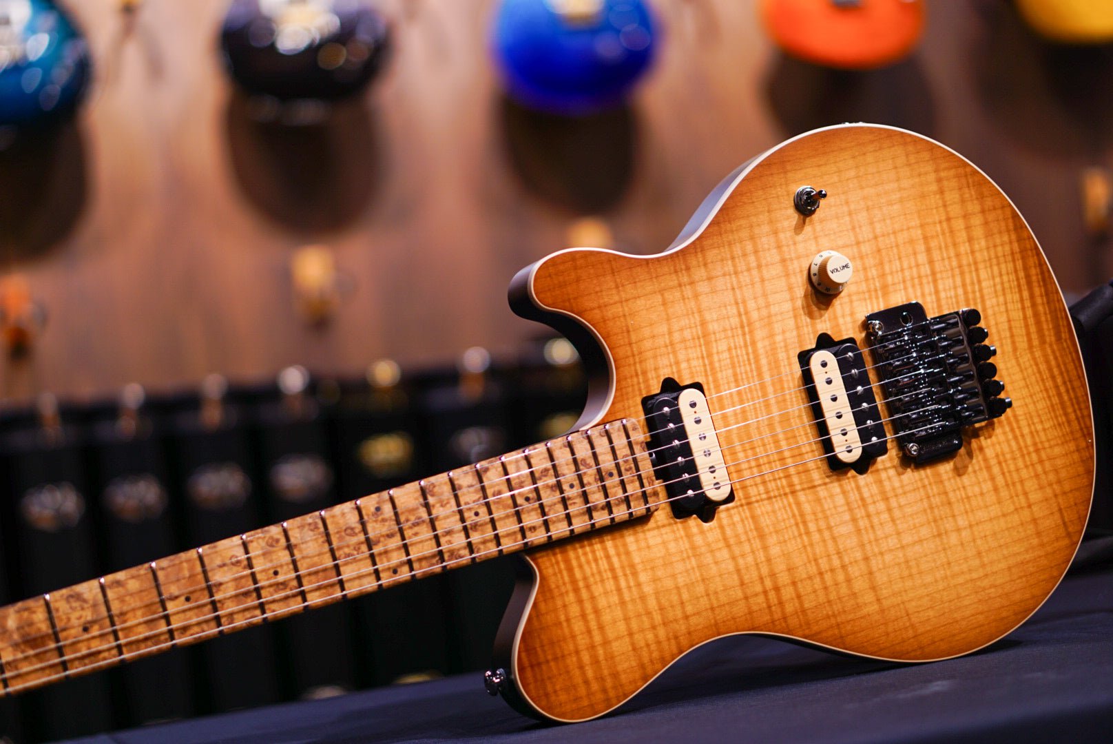 Ernie Ball Music Man Axis Honey Pot Flame H04351