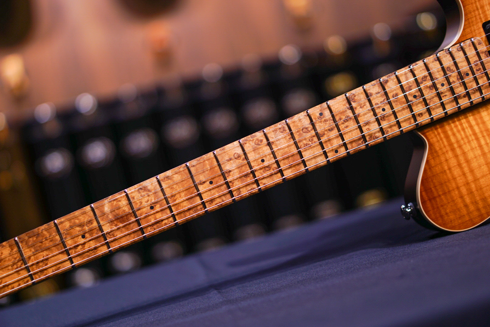 Ernie Ball Music Man Axis Honey Pot Flame H04351