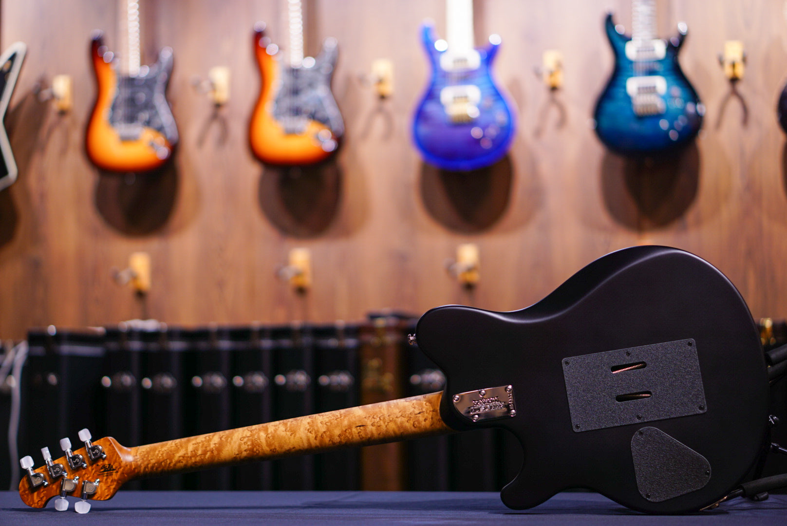 Ernie Ball Music Man Axis Honey Pot Flame H04351