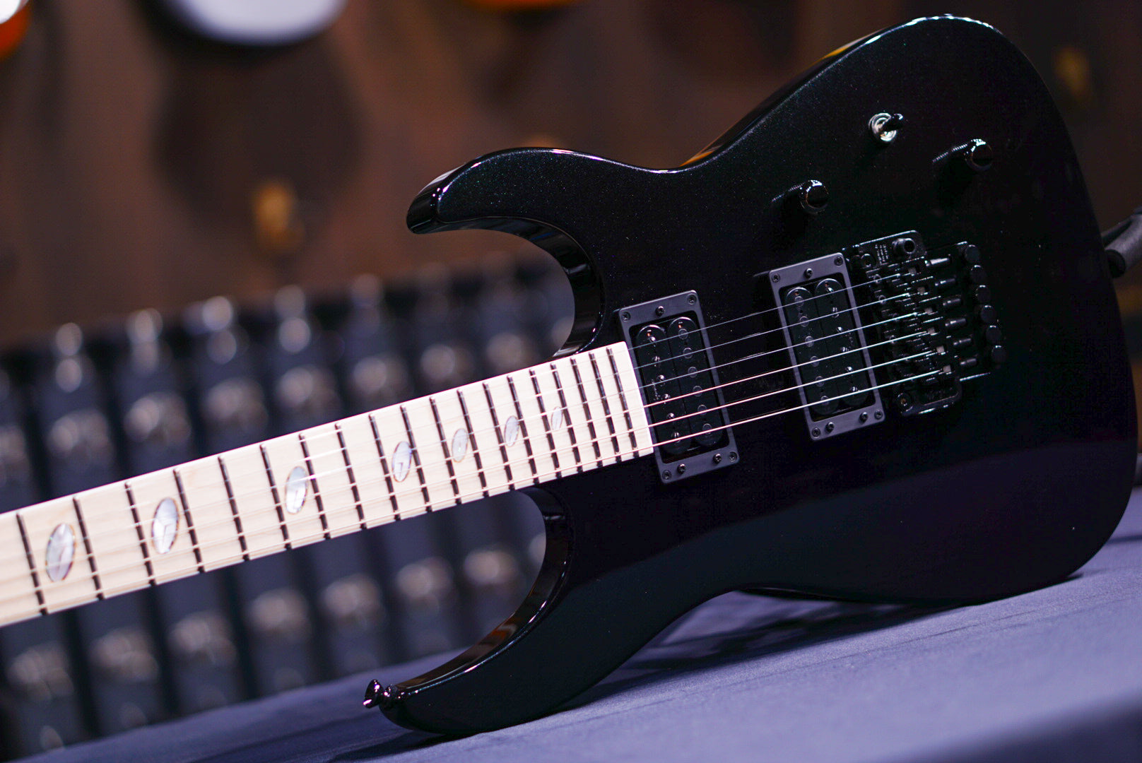 Caparison Dellinger II Prominence MF Trans spectrum black 3350144 - HIENDGUITAR Caparison Guitars