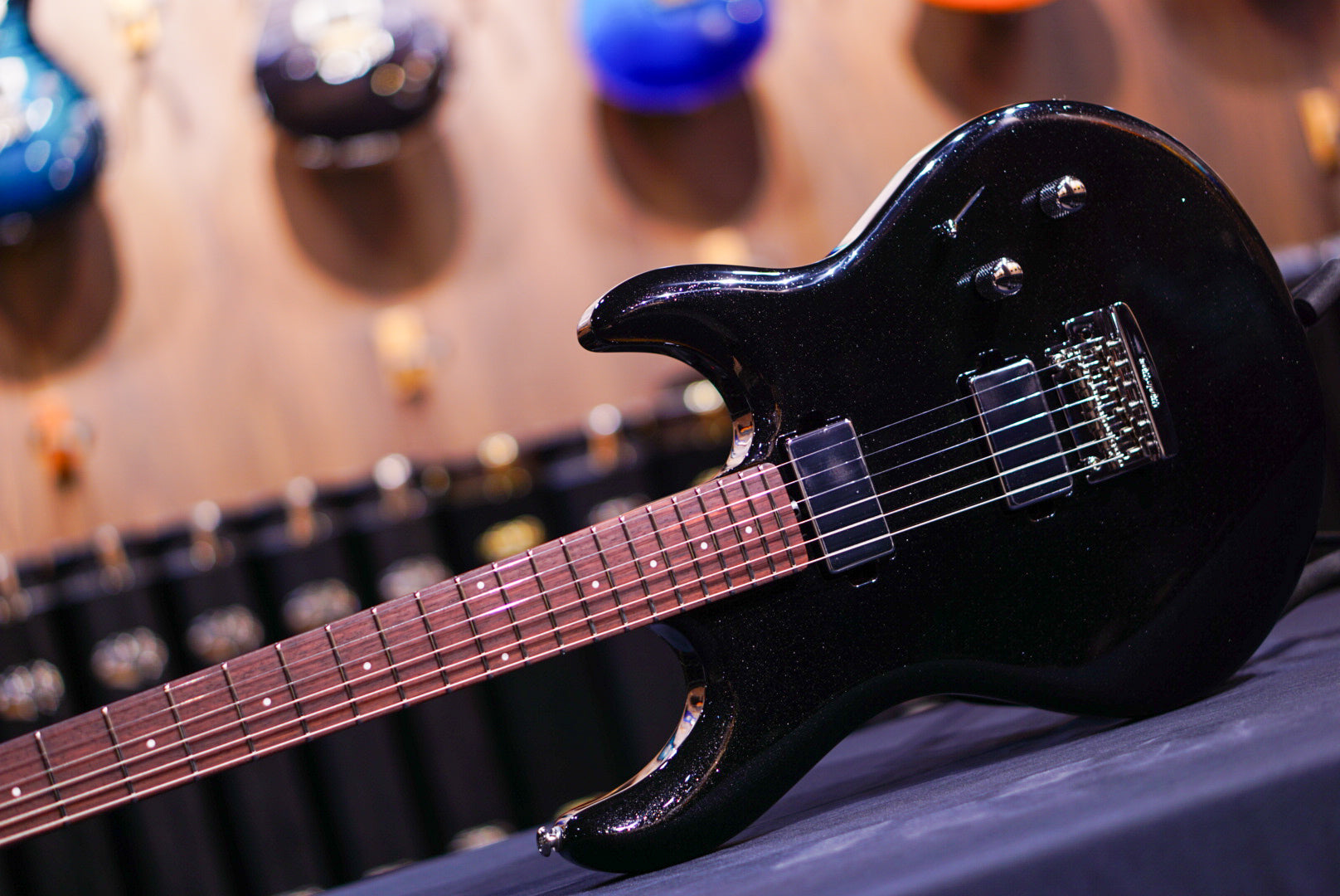 Ernie Ball Music Man Luke 4 HH Black Sparkle H07945