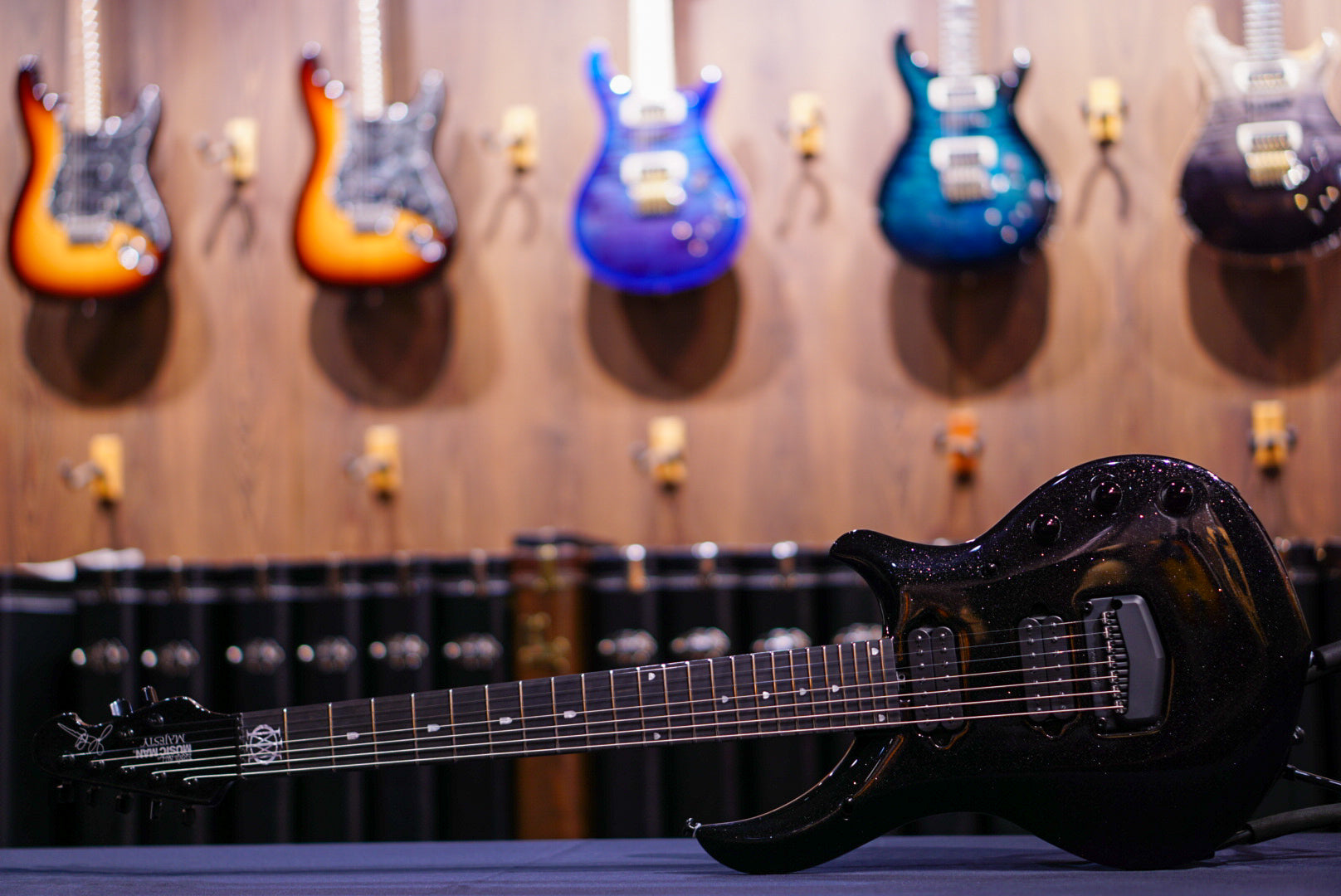 Ernie Ball Music Man Majesty 7 Black Sparkle M018799