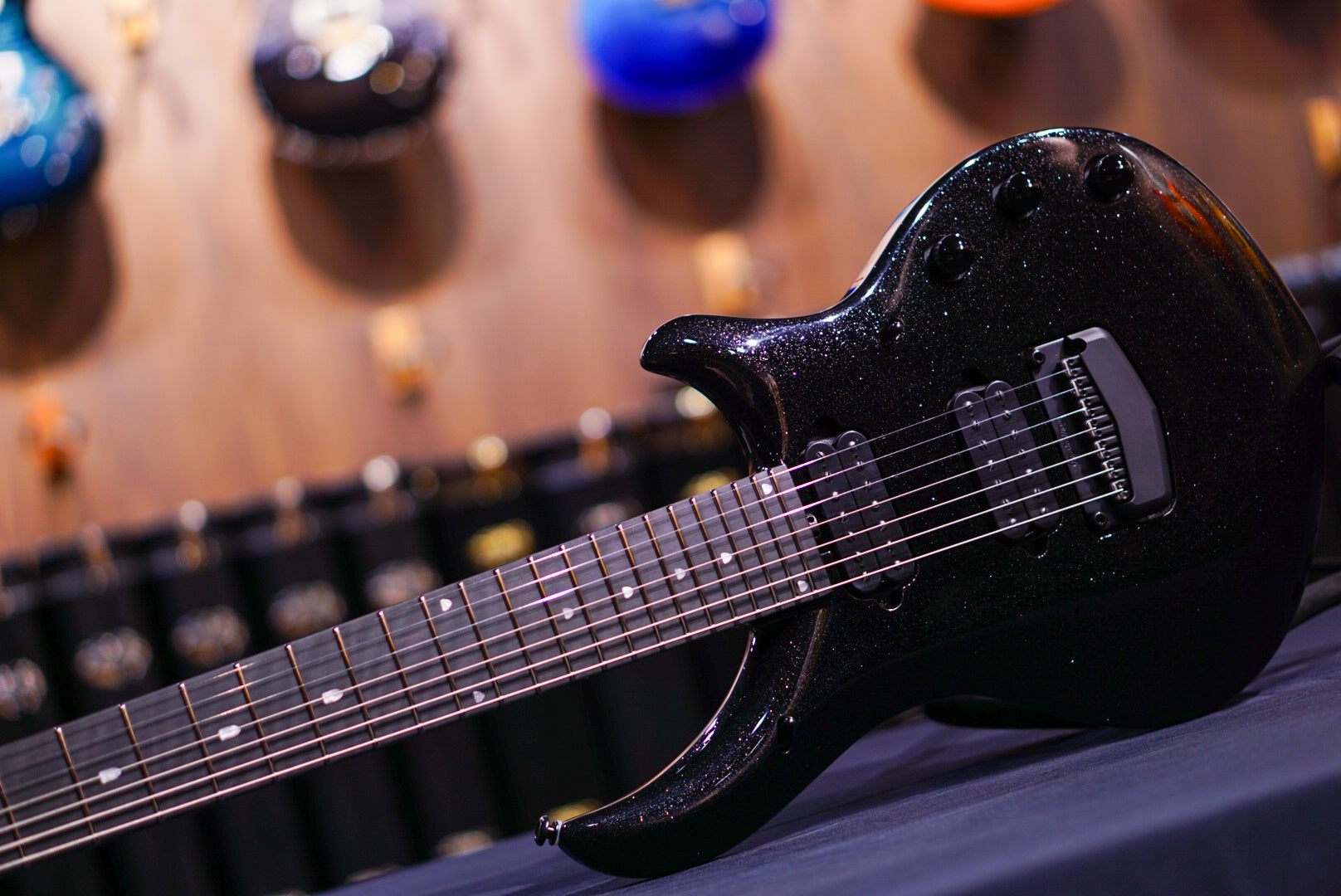 Ernie Ball Music Man Majesty 7 Black Sparkle M018799