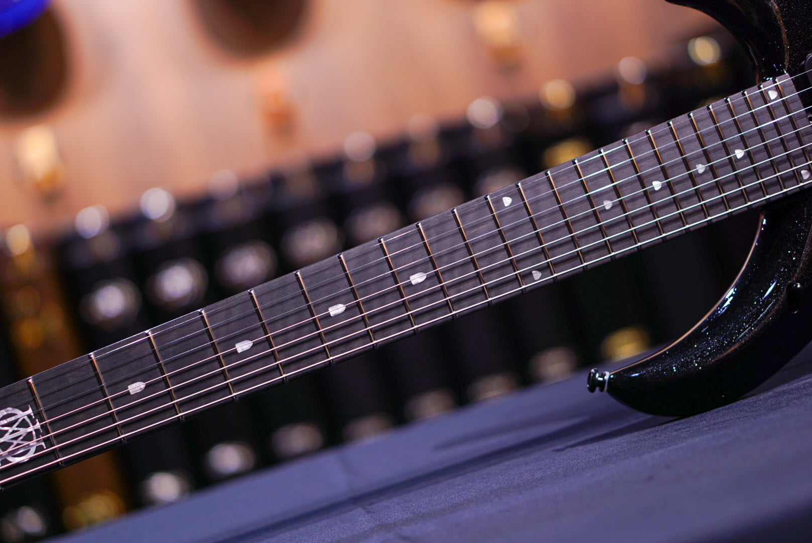 Ernie Ball Music Man Majesty 7 Black Sparkle M018799