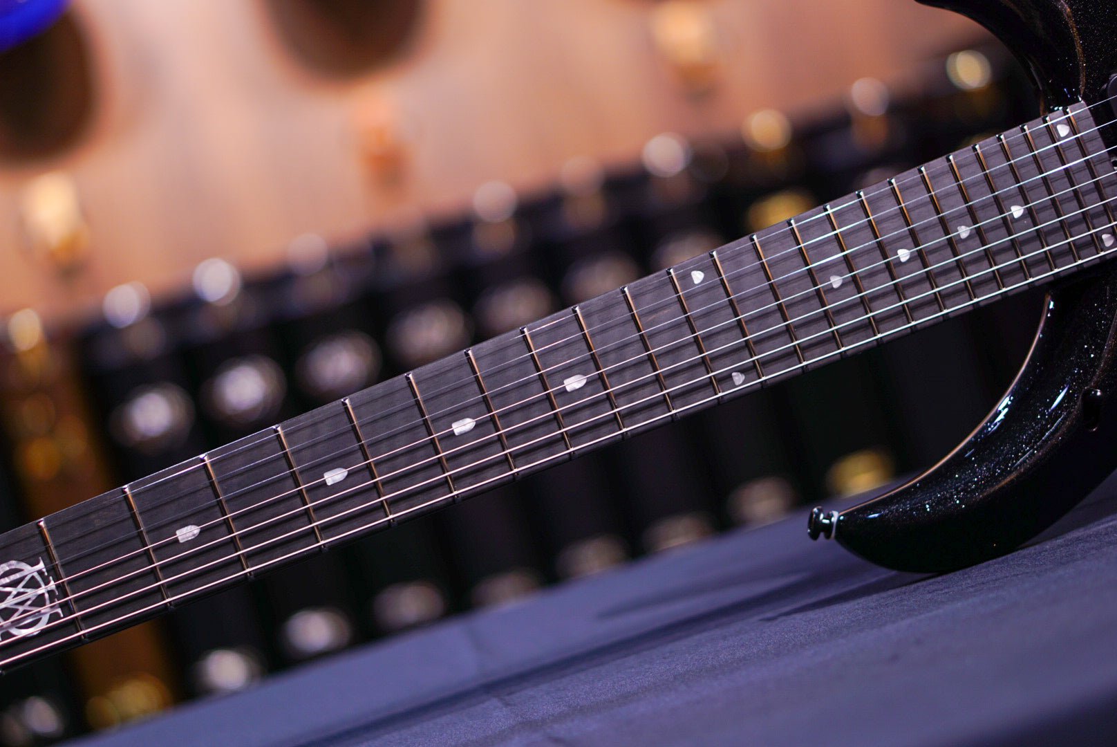 Ernie Ball Music Man Majesty 7 Black Sparkle M018799
