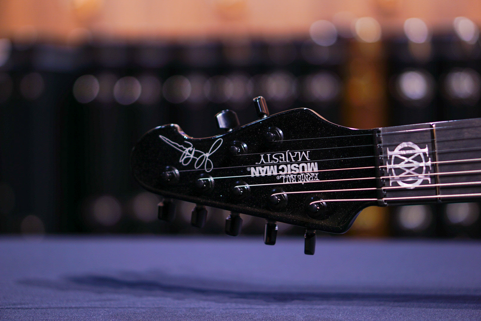 Ernie Ball Music Man Majesty 7 Black Sparkle M018799