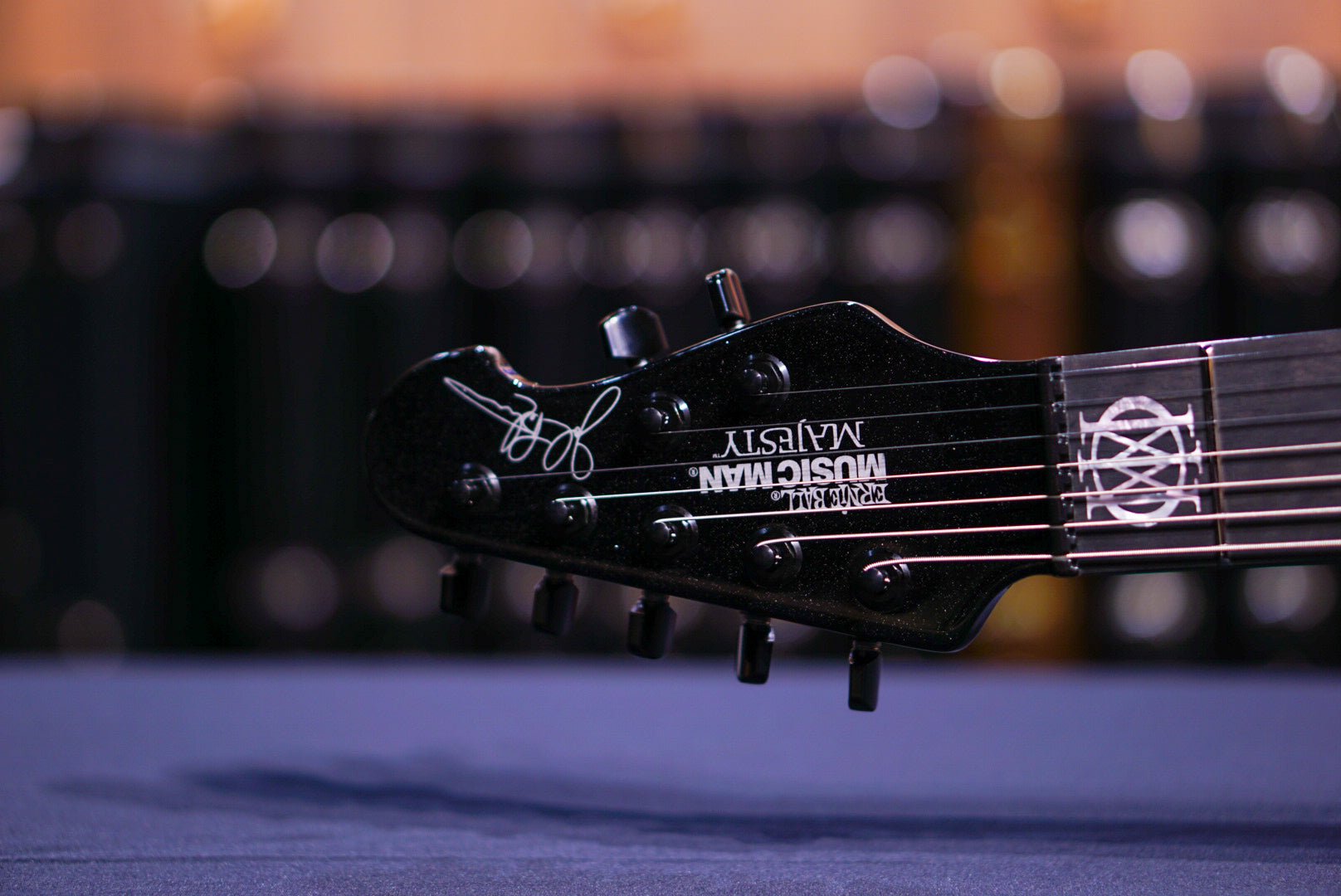 Ernie Ball Music Man Majesty 7 Black Sparkle M018799
