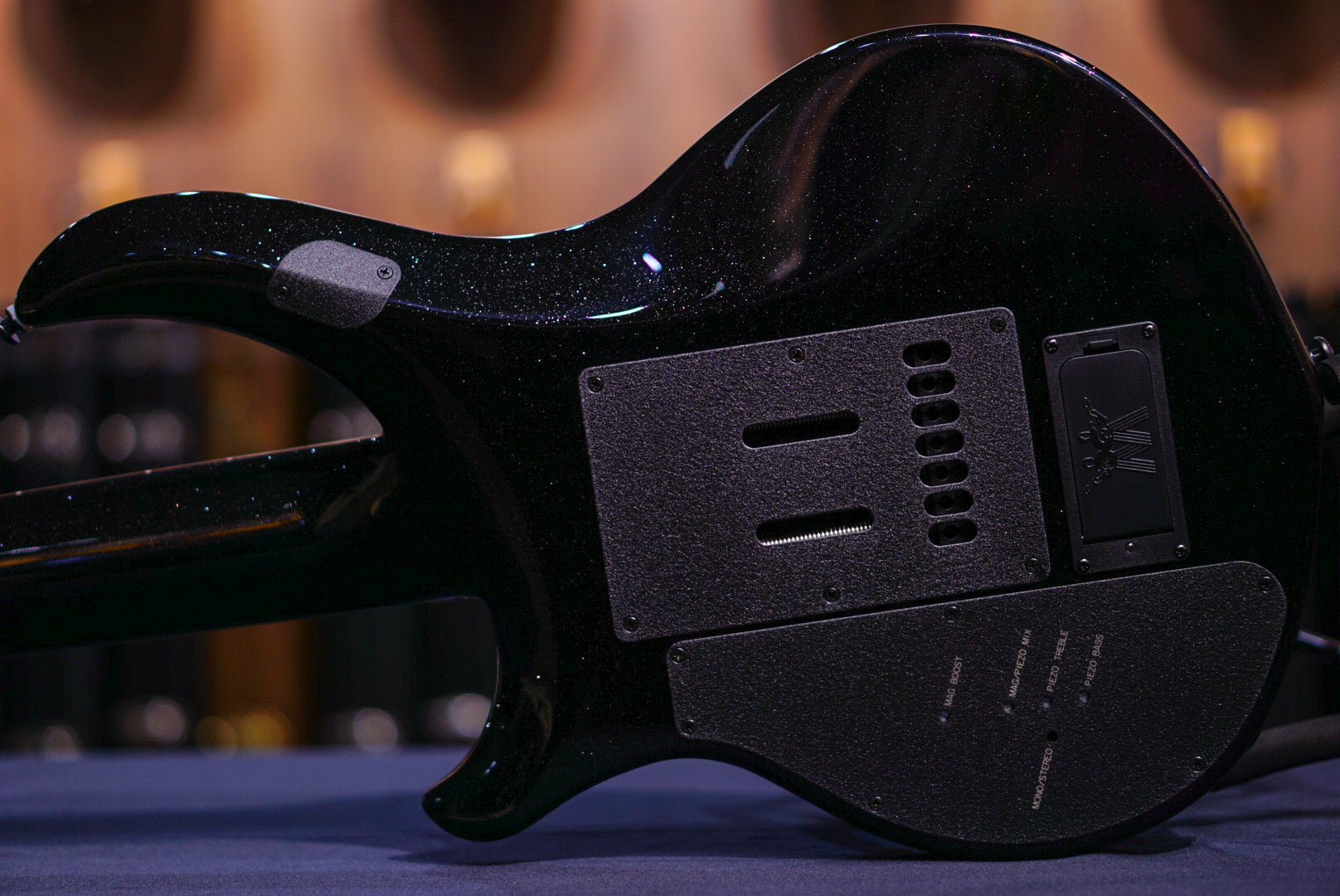 Ernie Ball Music Man Majesty 7 Black Sparkle M018799