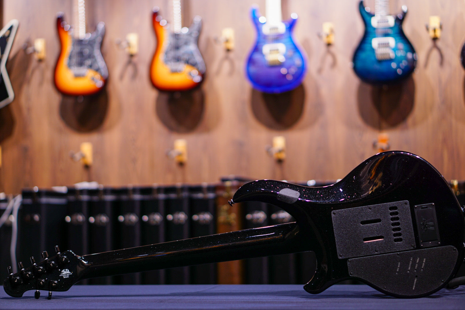 Ernie Ball Music Man Majesty 7 Black Sparkle M018799