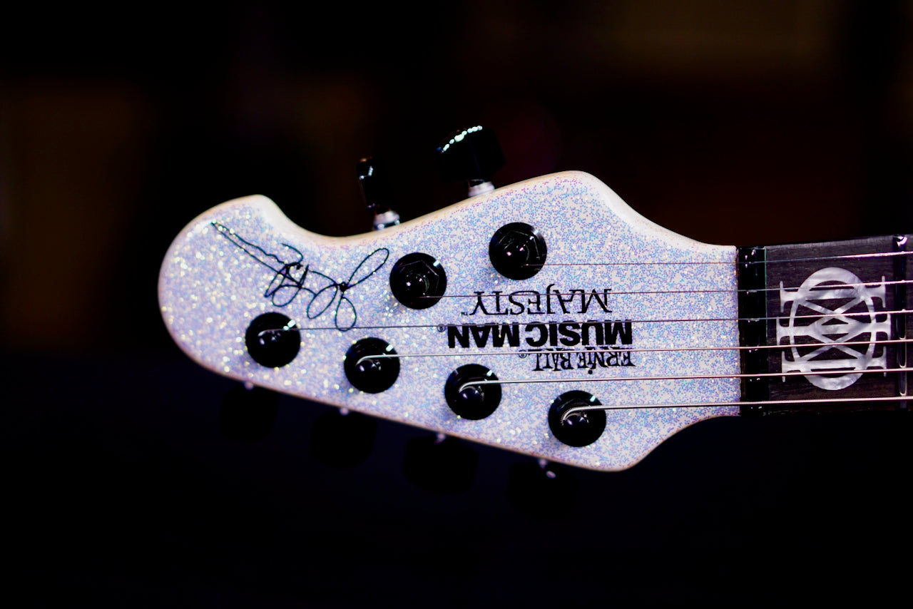 Ernie Ball Music Man Majesty Her Majesty's Request 6 M020882
