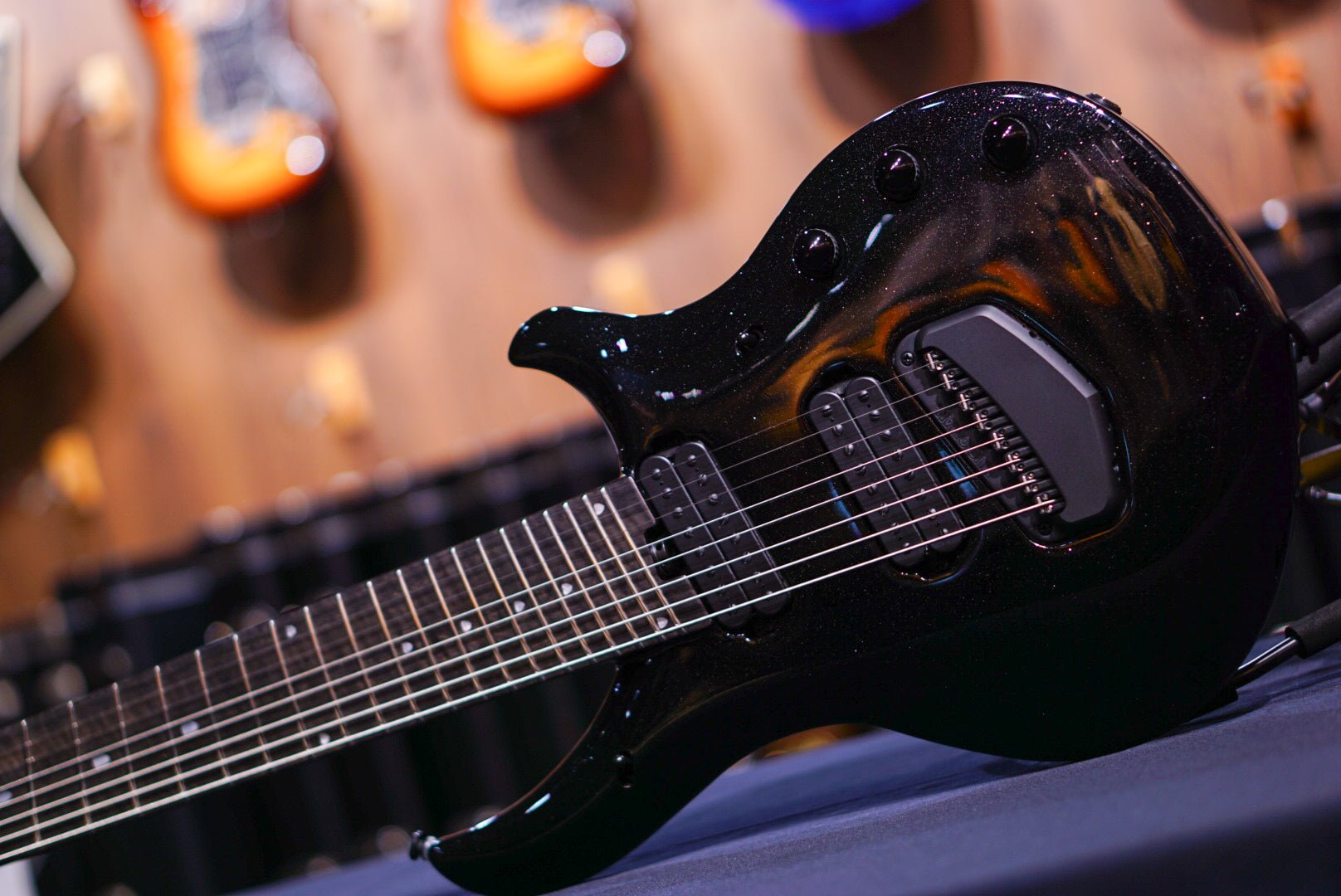 Ernie Ball Music Man Majesty 8 Black Frosting M018845