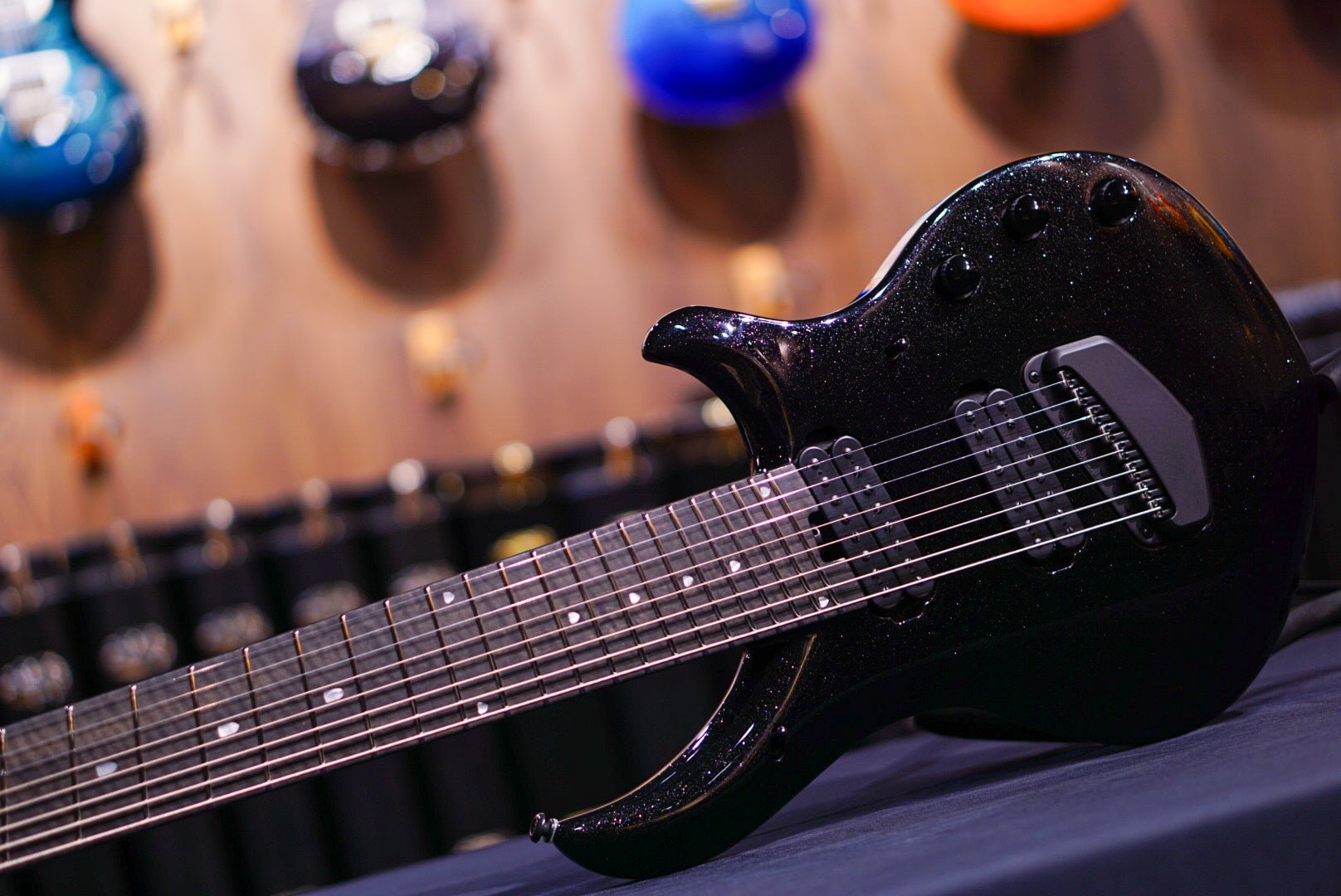 Ernie Ball Music Man Majesty 8 Black Frosting M018845