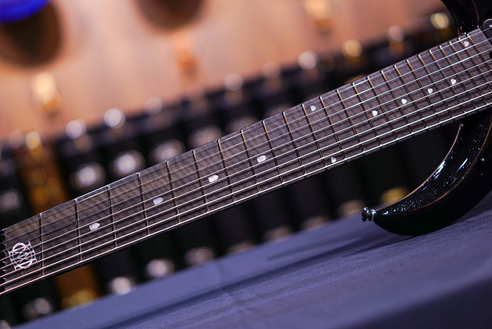 Ernie Ball Music Man Majesty 8 Black Frosting M018845