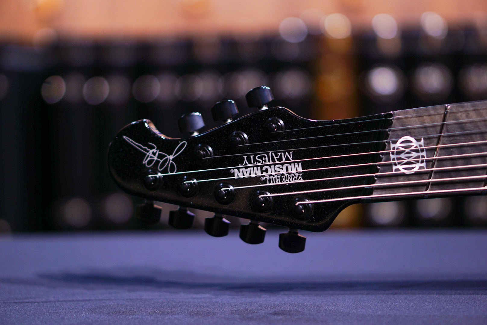 Ernie Ball Music Man Majesty 8 Black Frosting M018845