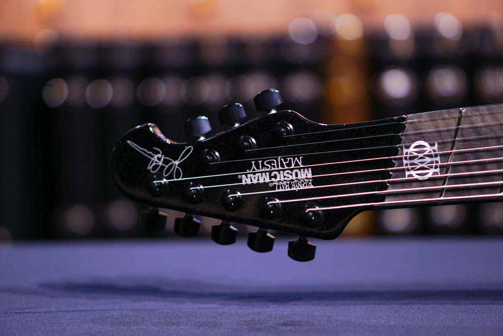 Ernie Ball Music Man Majesty 8 Black Frosting M018845