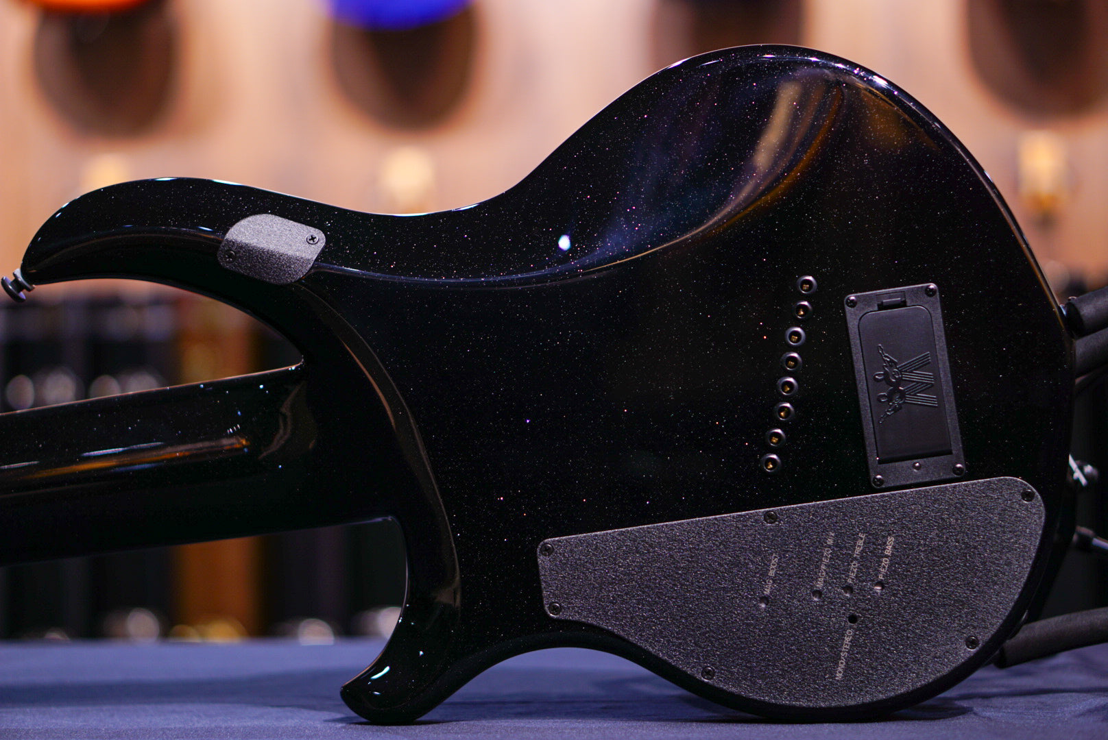 Ernie Ball Music Man Majesty 8 Black Frosting M018845