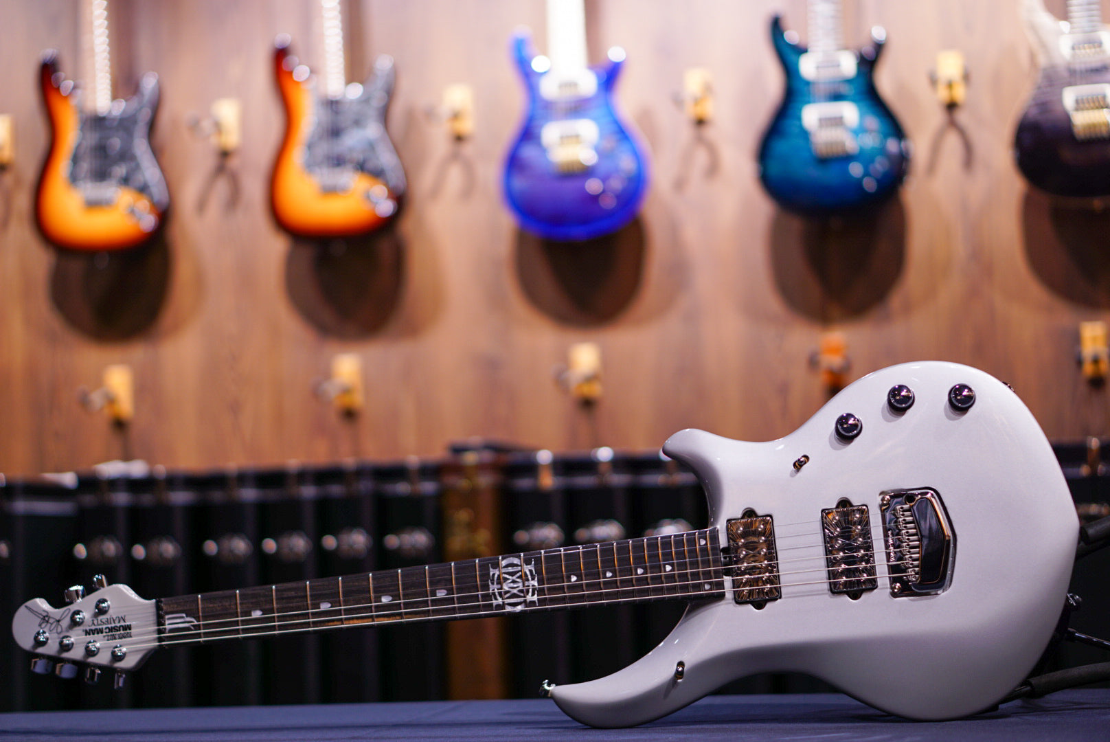 Ernie Ball Music Man 10th Anniversary Majesty - Silver Chalice M08906