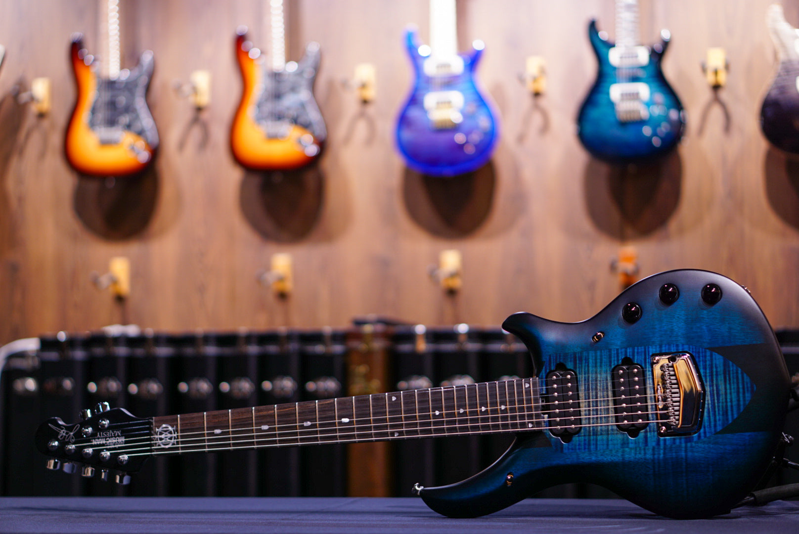 Ernie Ball Music Man Majesty 7 Blue Silk M018859