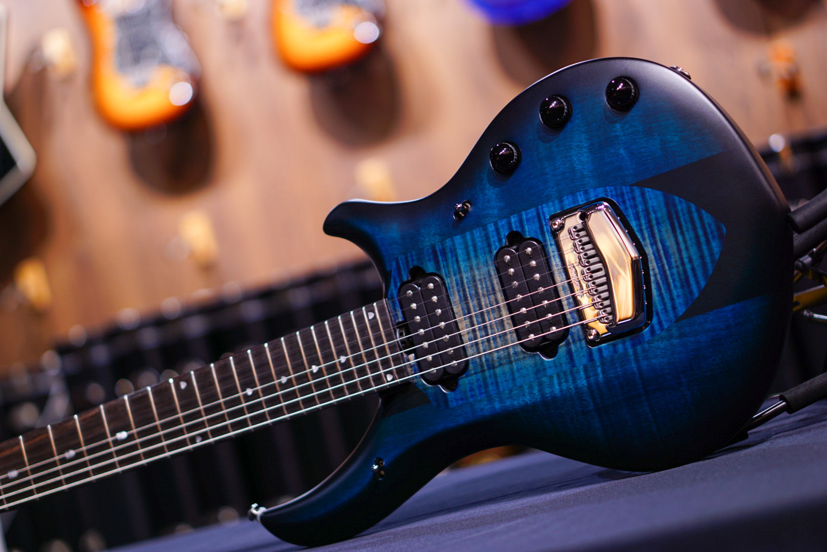 Ernie Ball Music Man Majesty 7 Blue Silk M018859