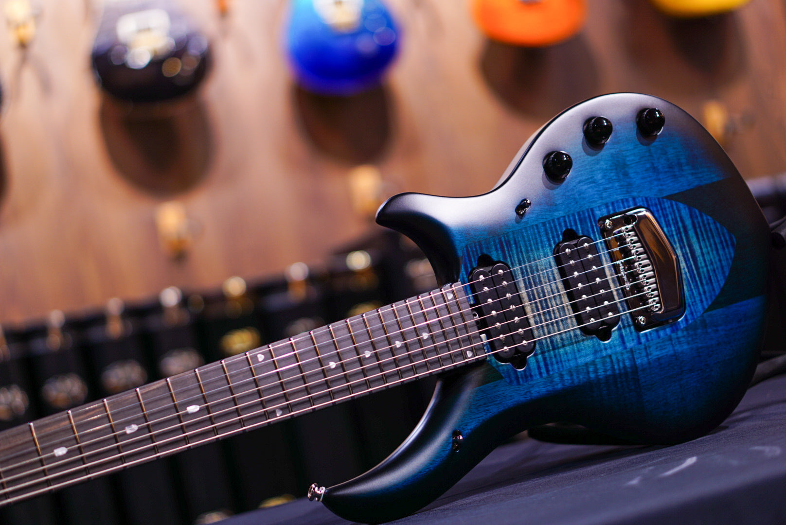 Ernie Ball Music Man Majesty 7 Blue Silk M018859