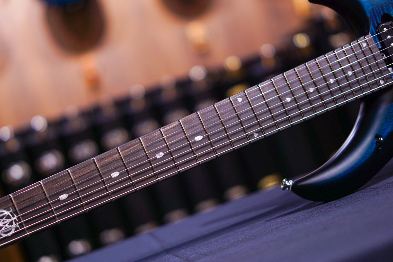 Ernie Ball Music Man Majesty 7 Blue Silk M018859