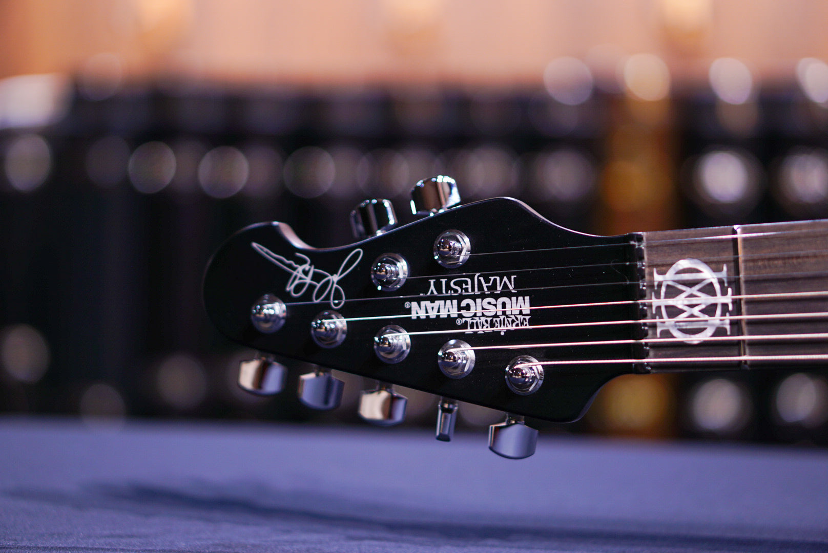 Ernie Ball Music Man Majesty 7 Blue Silk M018859