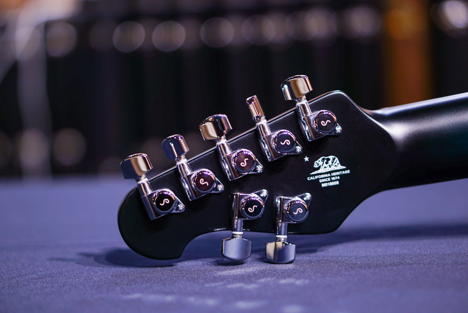 Ernie Ball Music Man Majesty 7 Blue Silk M018859