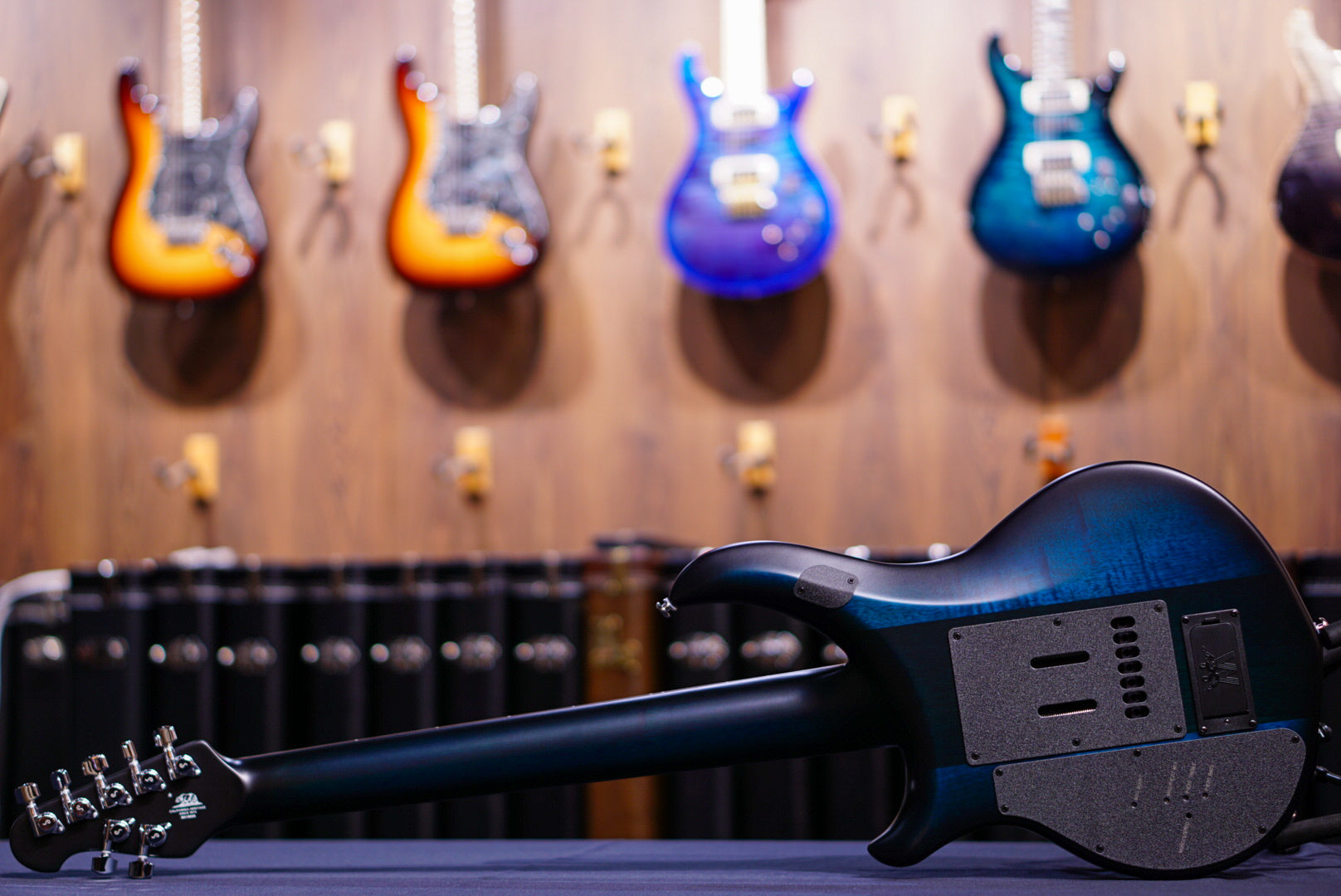 Ernie Ball Music Man Majesty 7 Blue Silk M018859