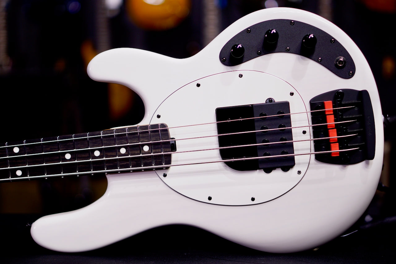Ernie Ball Music Man Tim Commerford StingRay Bass Fight Night White, Passive B060048