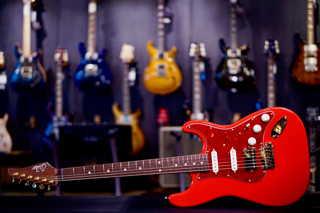 Suhr Classic S Custom Dakota Red Rosewood Neck & Gold Package 85897