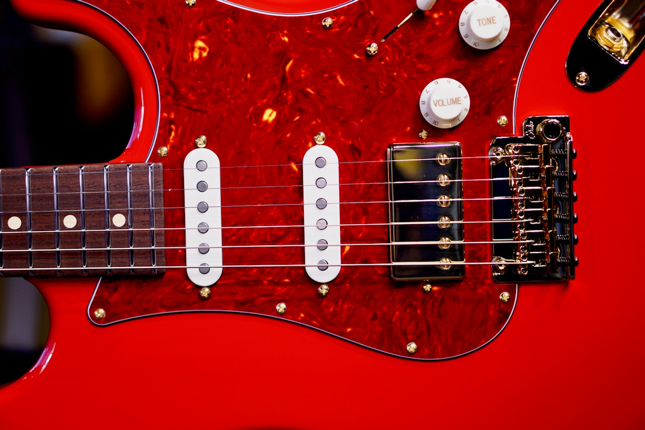 Suhr Classic S Custom Dakota Red Rosewood Neck & Gold Package 85897