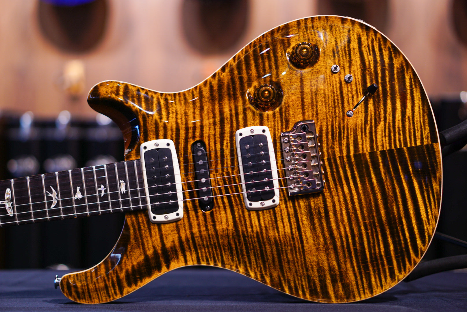 PRS Modern Eagle V Yellow Tiger 0401688
