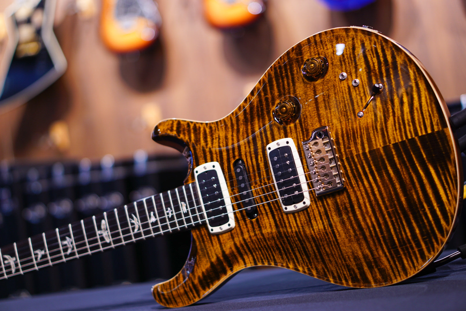PRS Modern Eagle V Yellow Tiger 0401688